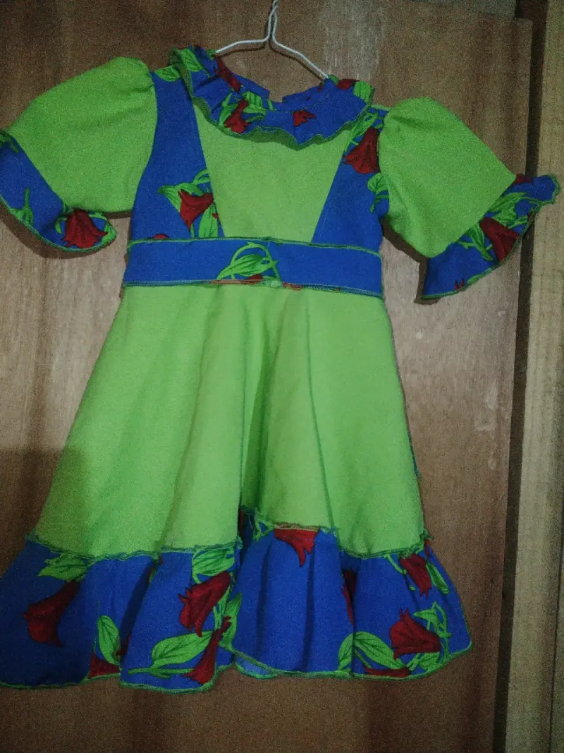 Conjunto de ropa infantil con encaje y botones - 4