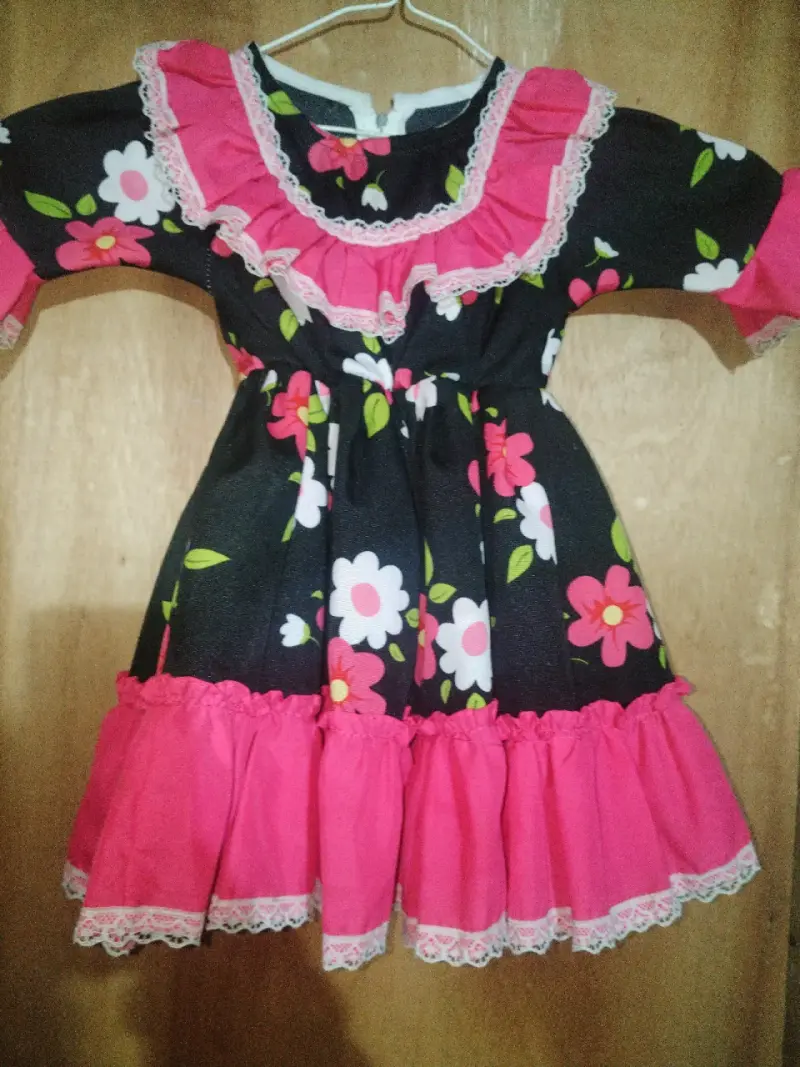 Conjunto de ropa infantil con encaje y botones - 5