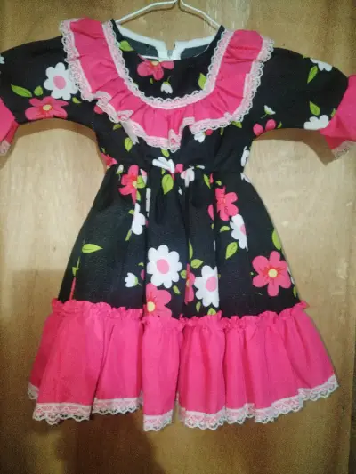 Conjunto de ropa infantil con encaje y botones - miniatura 5