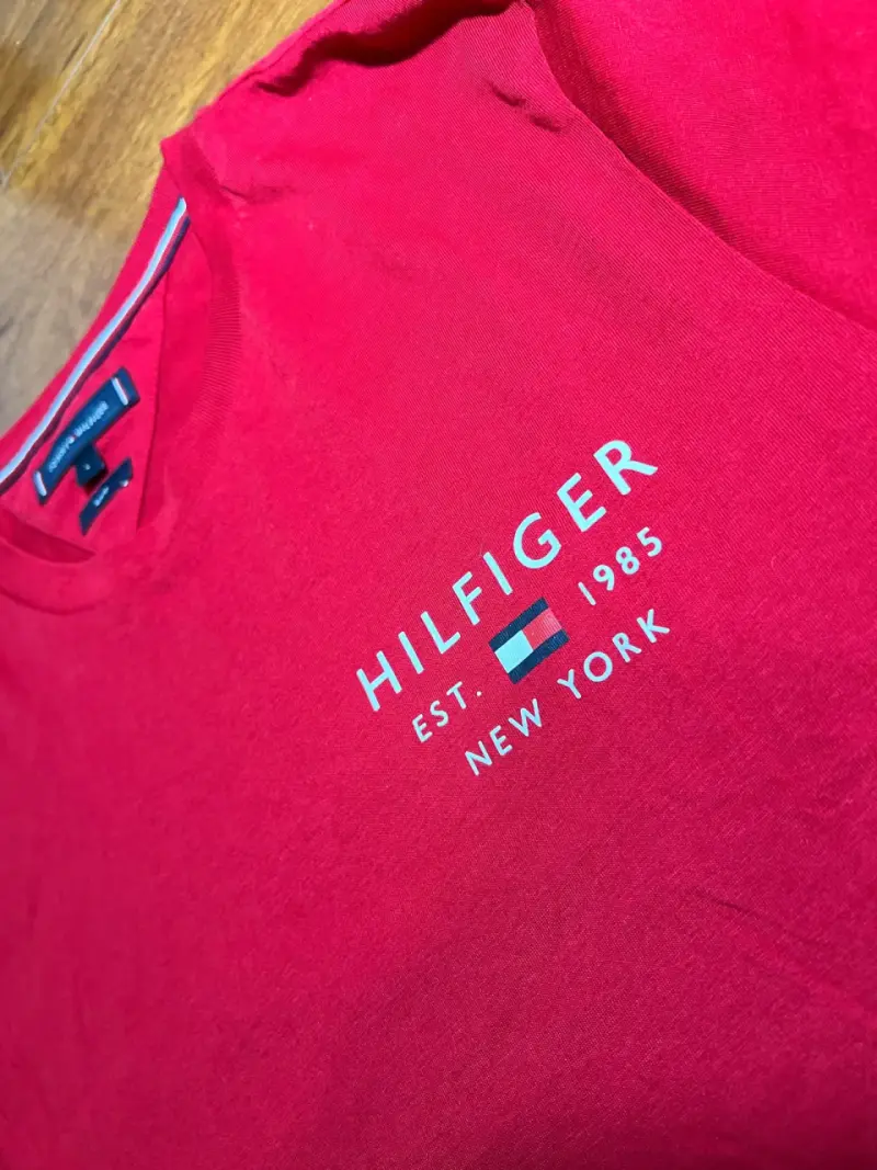 Polera roja Tommy Hilfiger para hombre - 2
