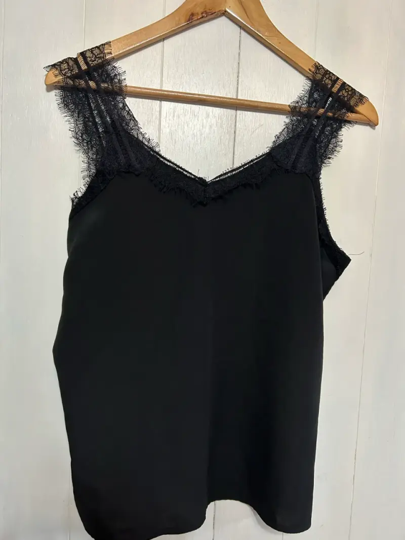 Blusa Negra de Encaje para Mujer - 1