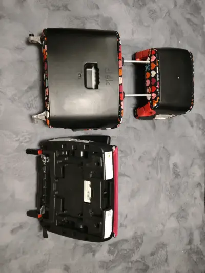Silla de auto infantil con diseño de mono - miniatura 3