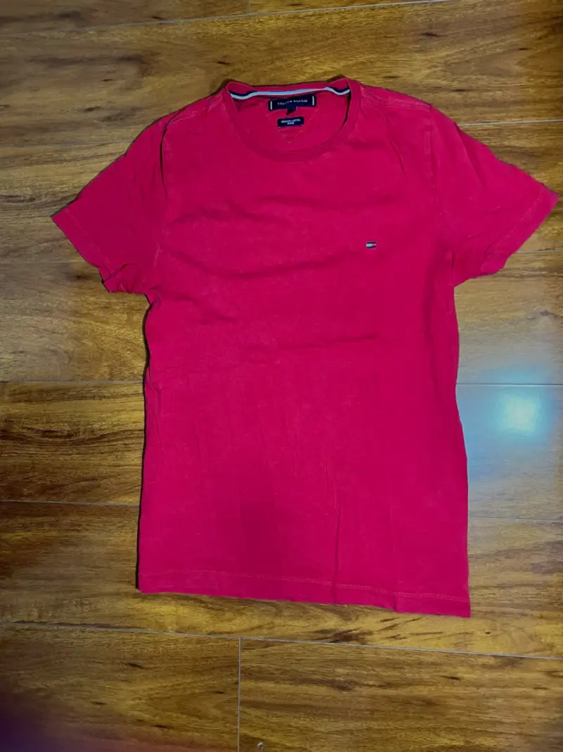 Polera roja Tommy Hilfiger para hombre
