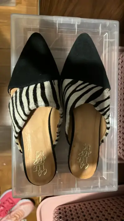Zapatos mule con diseño de cebra - miniatura 1