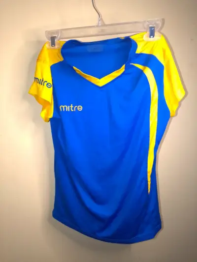 Camiseta deportiva azul y amarilla Mitre - miniatura 1