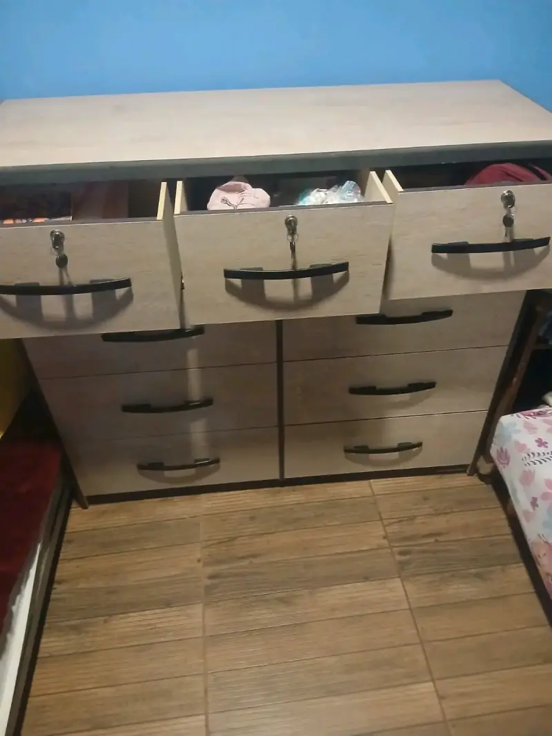 Cómoda de Madera con 8 Cajones - 2