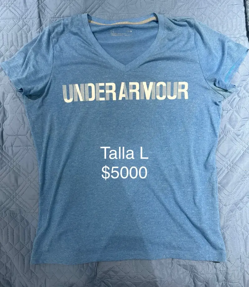 Polera Under Armour azul talla L