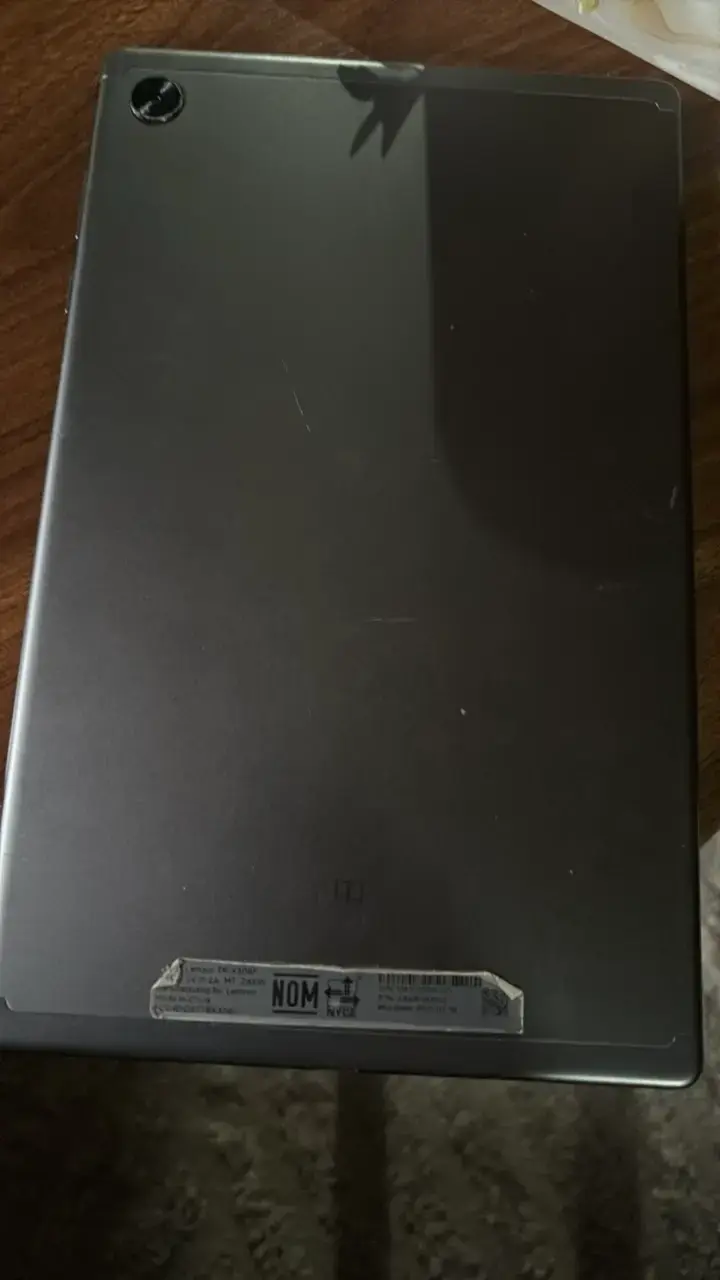 Tablet Lenovo con pantalla grande y diseño elegante - 2