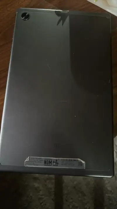 Tablet Lenovo con pantalla grande y diseño elegante - miniatura 2