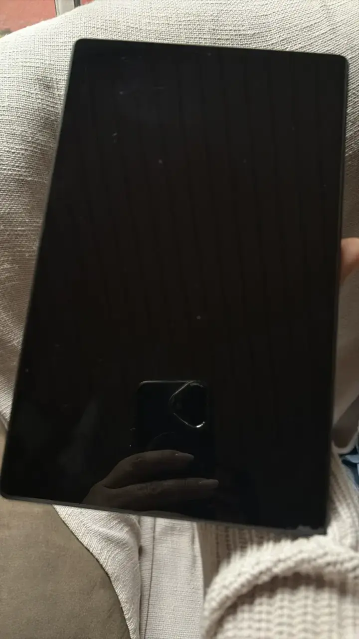 Tablet Lenovo con pantalla grande y diseño elegante - 3