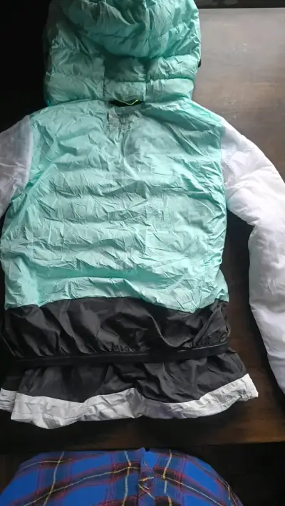 Chaqueta de esquí Helly Hansen verde y blanca para mujer - miniatura 2