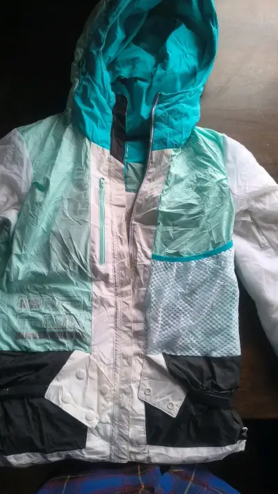 Chaqueta de esquí Helly Hansen verde y blanca para mujer - miniatura 4