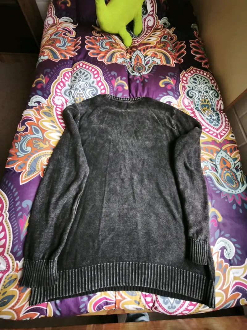 Suéter negro de lana para hombre Opposite - 1