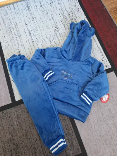 Conjunto de ropa infantil con capucha y diseño de tiburón - miniatura 2