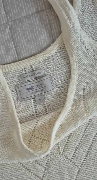 Polera sin mangas tejida color crema - miniatura 3