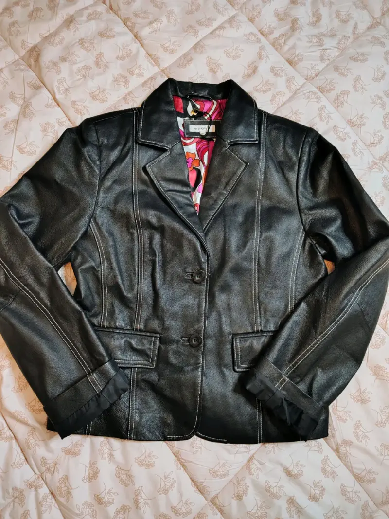 Chaqueta acolchada negra para mujer con cierre - 2