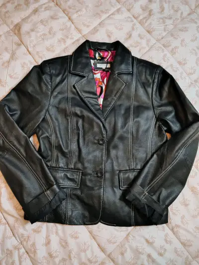 Chaqueta acolchada negra para mujer con cierre - miniatura 2