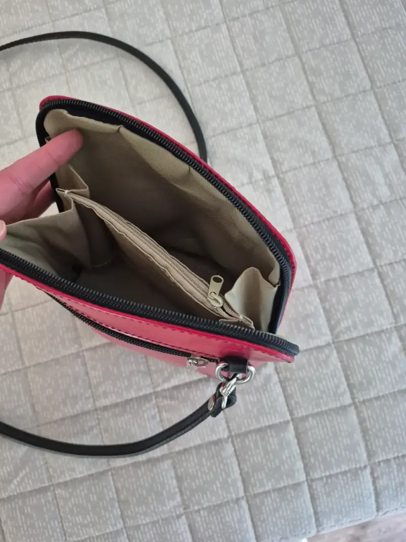 Cartera cruzada roja con cierre y bolsillos - 2