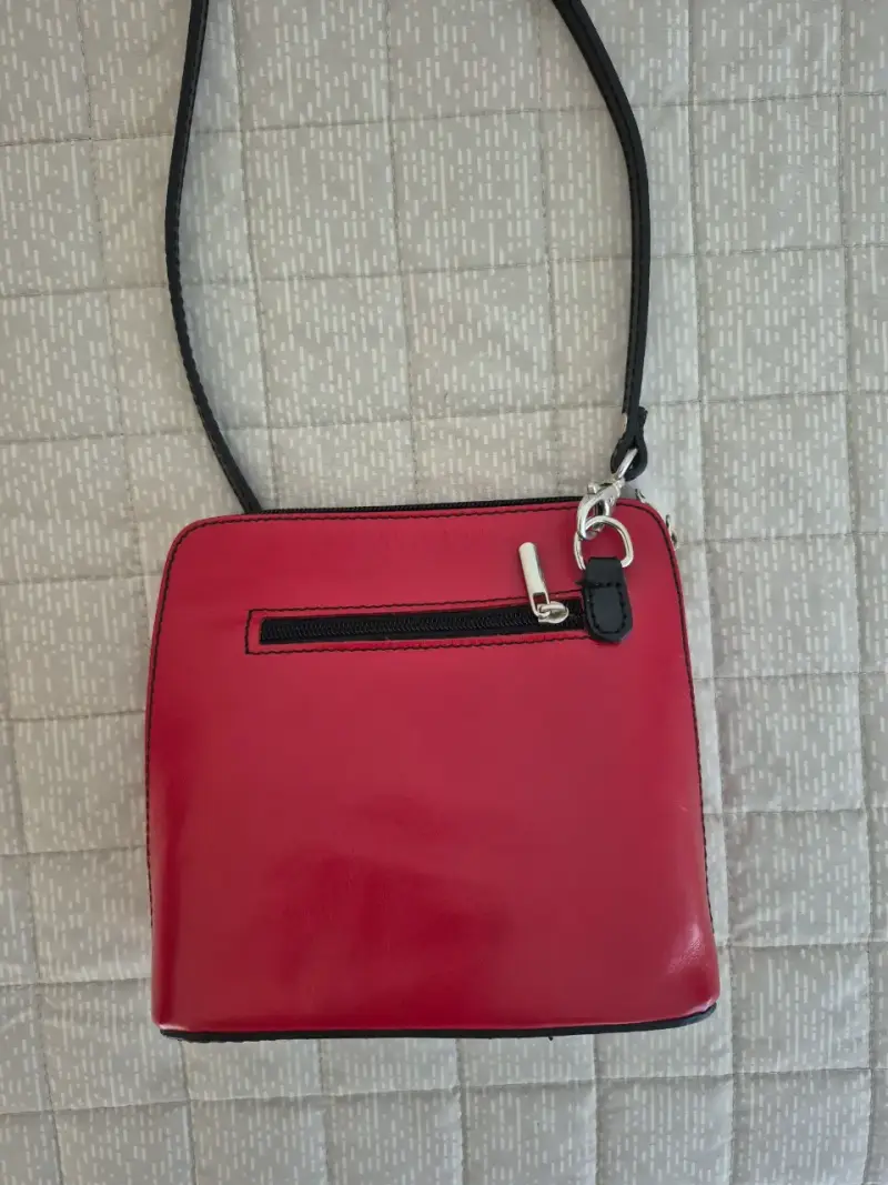 Cartera cruzada roja con cierre y bolsillos - 3