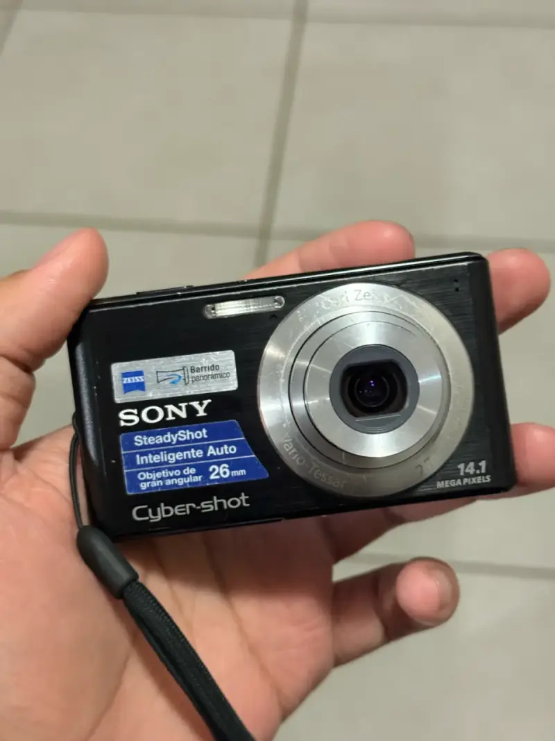 Cámara Sony Cyber-shot 14.1 MP con Zoom Óptico - 2