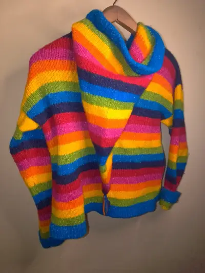 Chompa de lana multicolor con capucha - miniatura 2