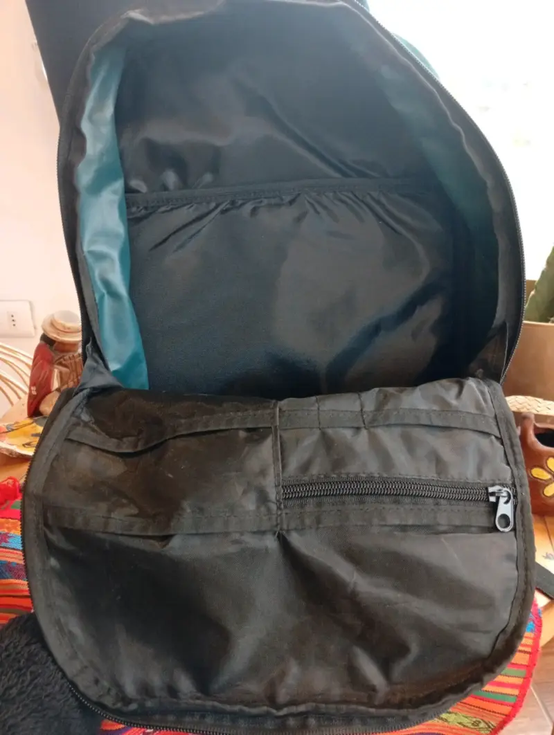 Mochila Spark AI Summit compartimientos - 3