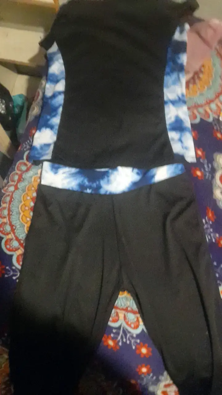 Conjunto deportivo negro con detalles azules - 2