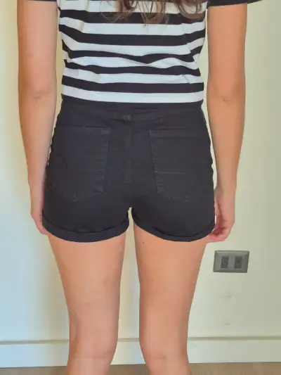 Shorts de mezclilla negros para mujer - miniatura 1