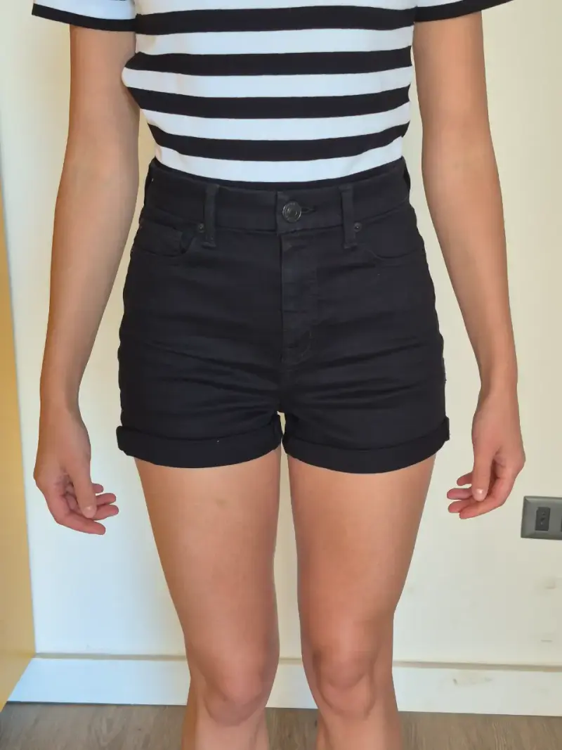 Shorts de mezclilla negros para mujer - 2