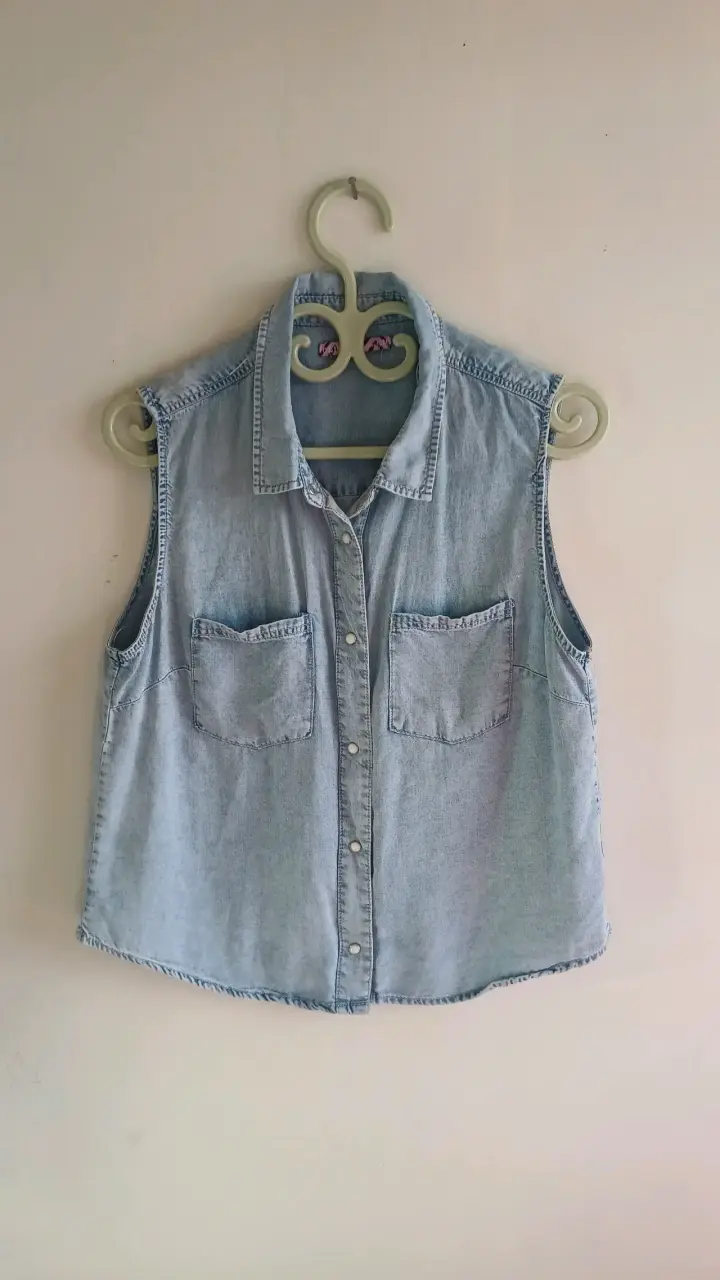 Polera de mezclilla sin mangas talla S - 1