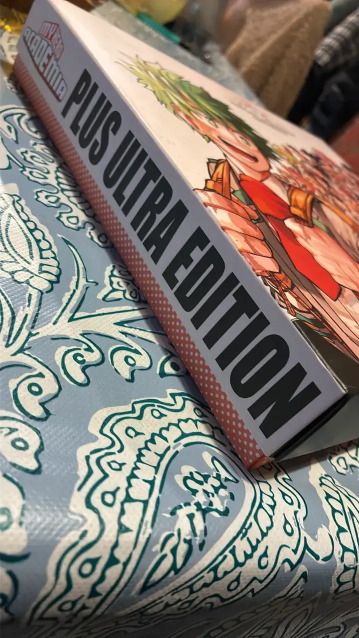 Caja Edición Plus Ultra My Hero Academia - 2