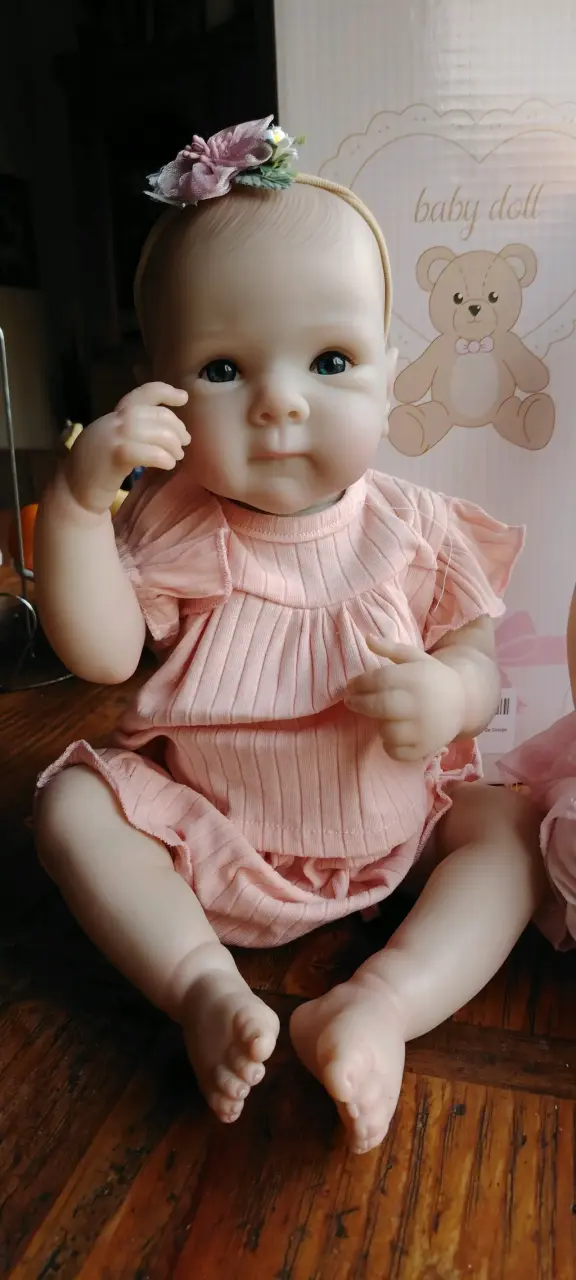Muñeca bebé realista con ropa rosa - 2
