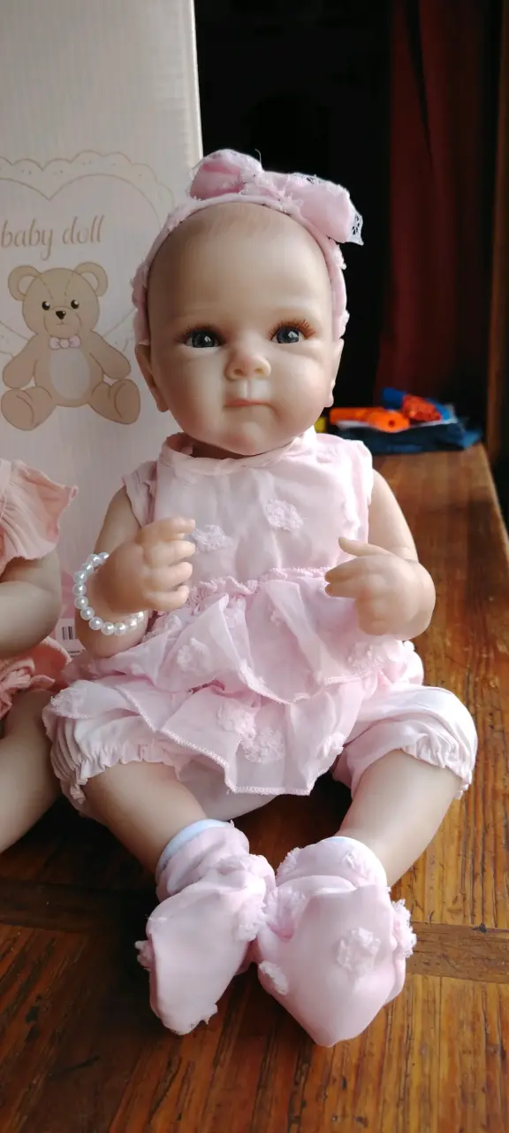 Muñeca bebé realista con ropa rosa - 3