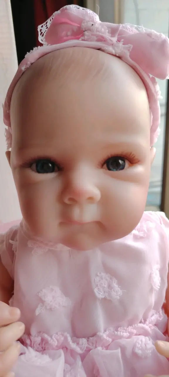 Muñeca bebé realista con ropa rosa - 4