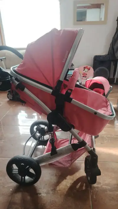 Coche de bebé rosa con capota Bbqool - miniatura 1