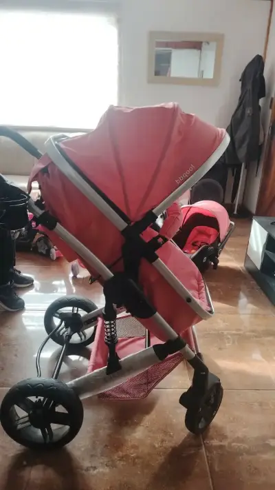 Coche de bebé rosa con capota Bbqool - miniatura 5