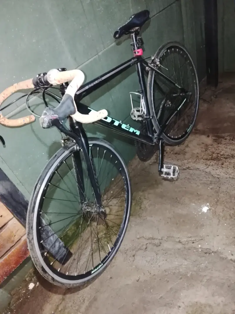 Bicicleta de Ruta Totem Negra con Manubrio Curvo - 2