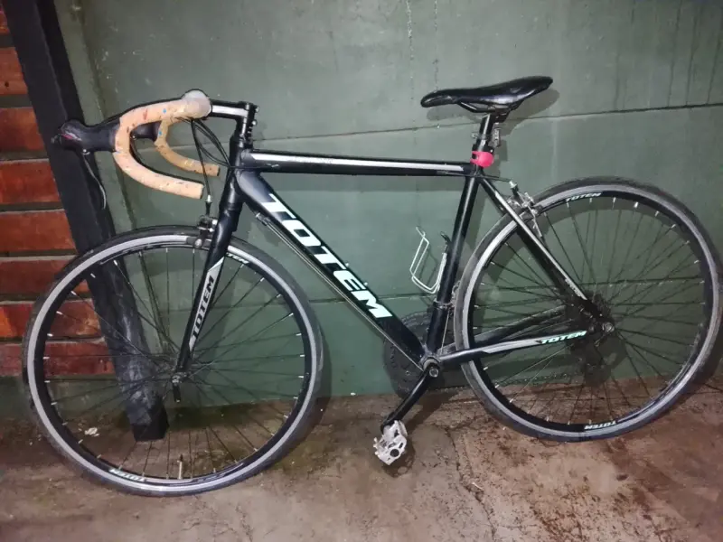 Bicicleta de Ruta Totem Negra con Manubrio Curvo - 3