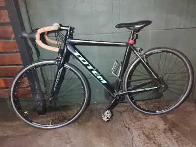 Bicicleta de Ruta Totem Negra con Manubrio Curvo - miniatura 4