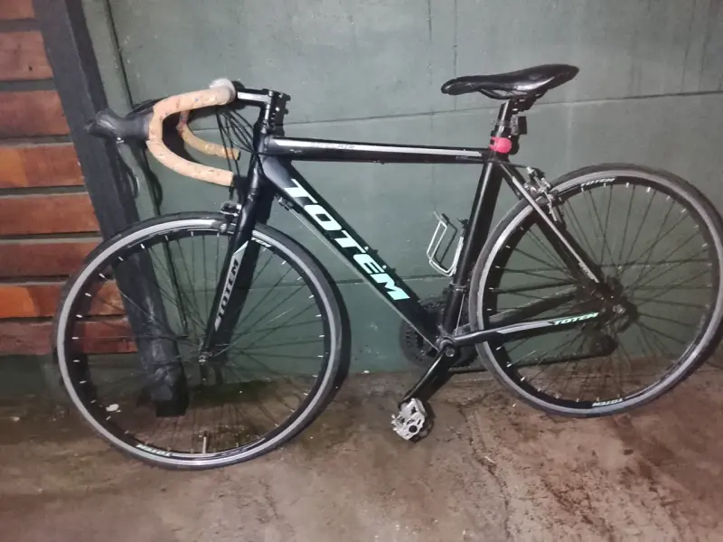 Bicicleta de Ruta Totem Negra con Manubrio Curvo - 5