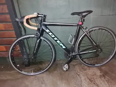Bicicleta de Ruta Totem Negra con Manubrio Curvo - miniatura 5