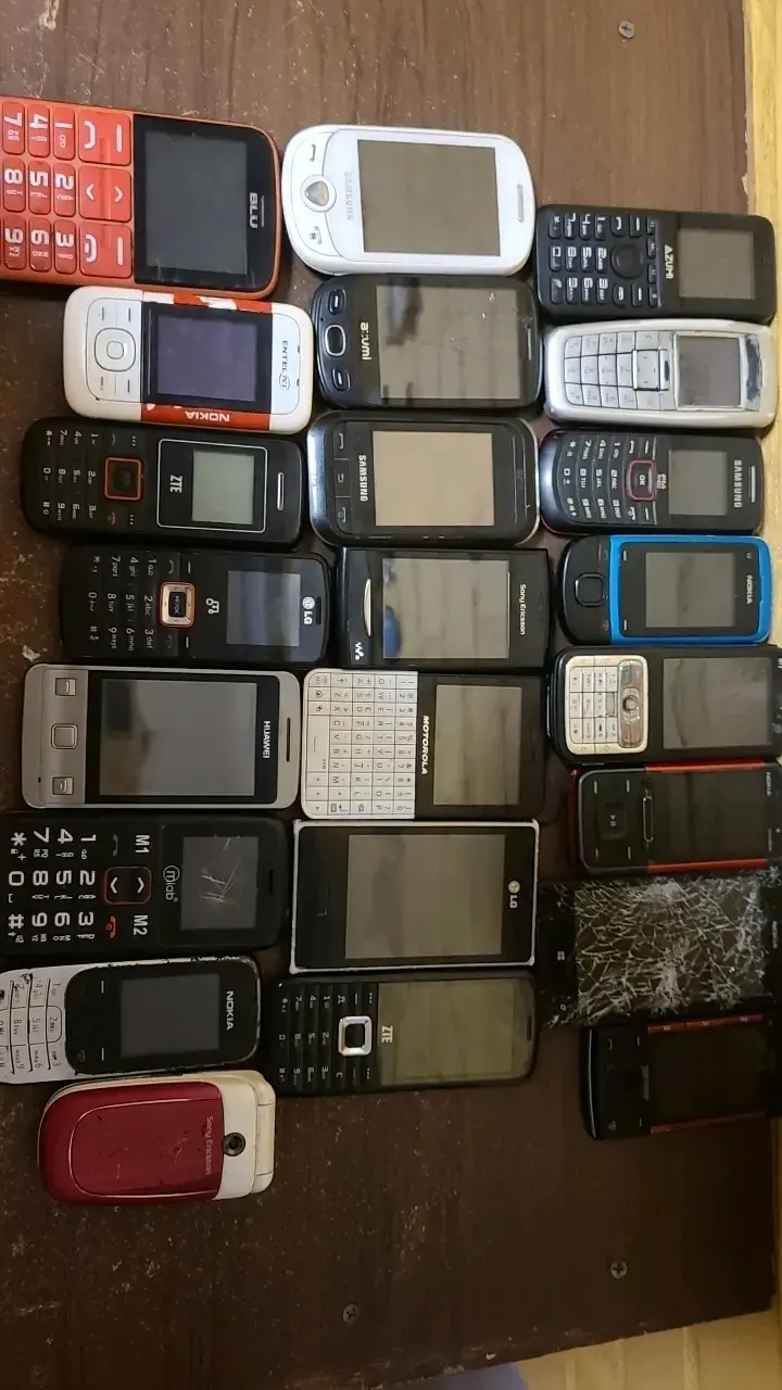 Lote De 20 Celulares Antiguos - 1