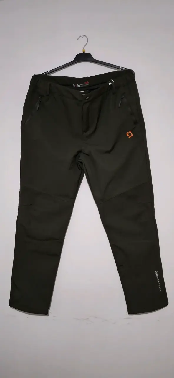 Pantalones outdoor negros y verde para hombre - 1