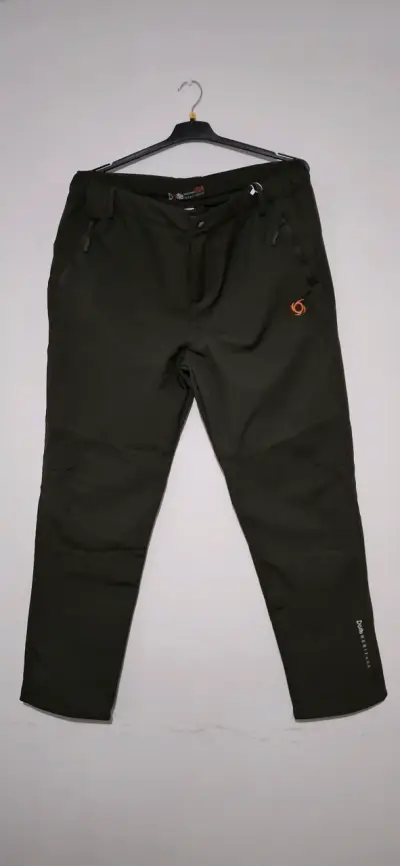 Pantalones outdoor negros y verde para hombre - miniatura 1