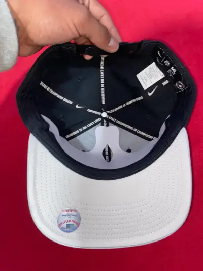 Gorra negra Nike con logo bordado - miniatura 5