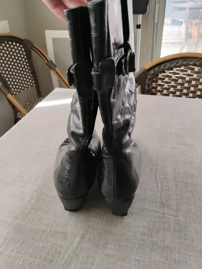 Botas negras de cuero con tacón bajo - miniatura 2