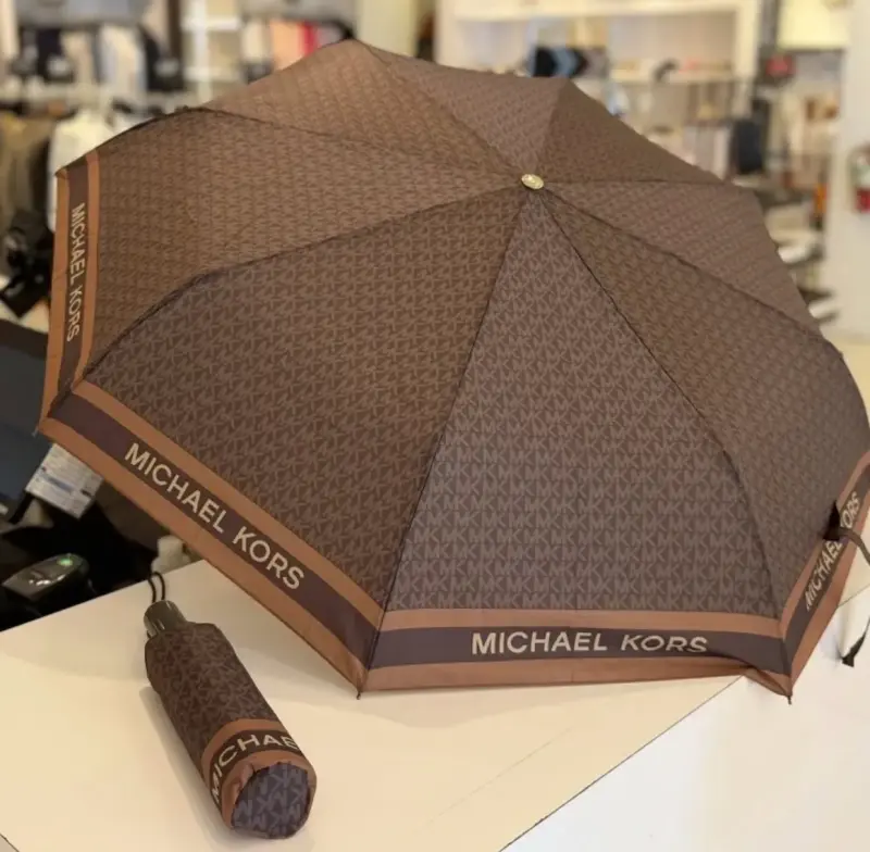 Paraguas plegable Michael Kors marrón elegante - 2