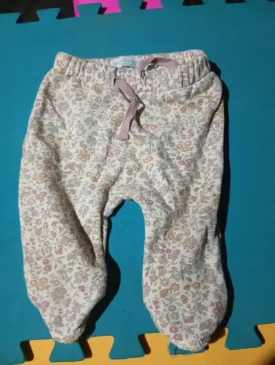 Enterito de bebé gris y morado con diseño de princesa - miniatura 5