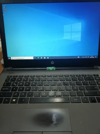 Laptop HP 240 G6 con 16GB RAM y 1TB HDD - miniatura 2