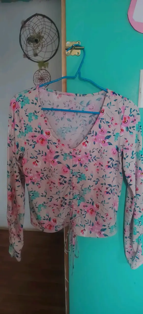 Polera negra con cordones de mujer - 5